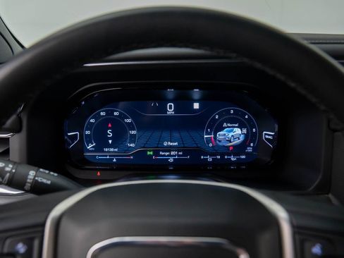 Used 2023 GMC Yukon XL Denali image 27