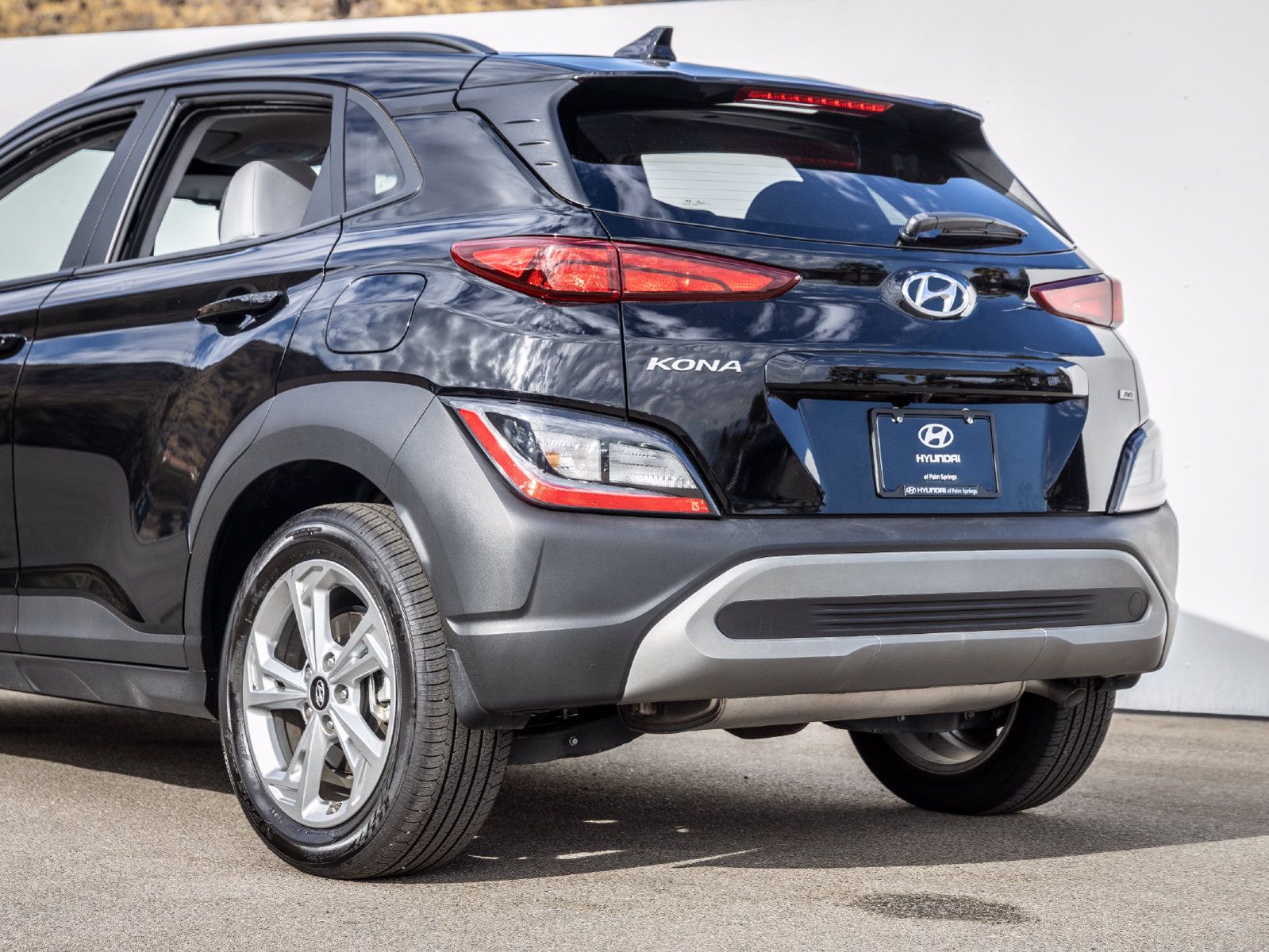 Used 2023 Hyundai Kona SEL AWD/4WD image 9