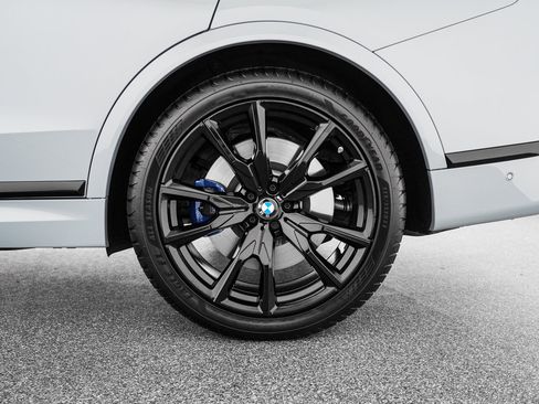 Used 2025 BMW X7 M60i AWD/4WD image 38