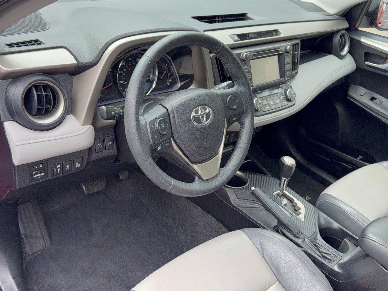 Used 2015 Toyota RAV4 Limited w/ Technology Package AWD/4WD image 4