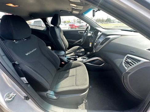 Used 2017 Hyundai Veloster FWD image 13