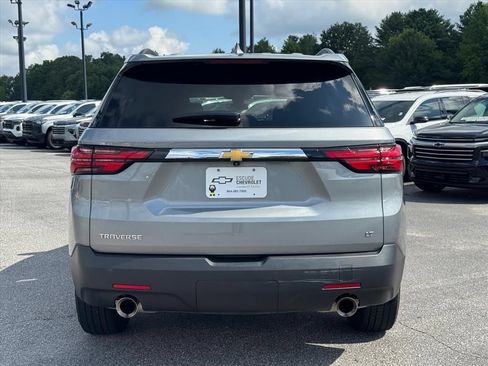 Used 2023 Chevrolet Traverse LT FWD image 4