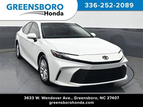 Used 2025 Toyota Camry LE w/ Convenience Package image 1