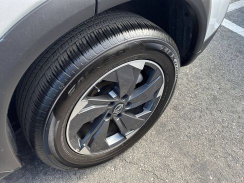 Used 2025 Nissan Rogue SV FWD image 32