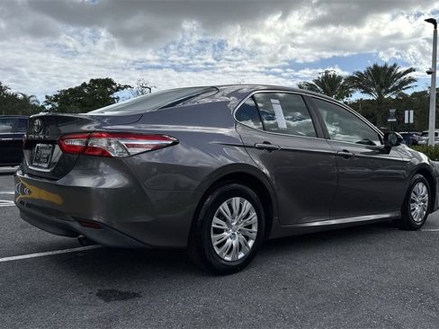 Used 2018 Toyota Camry L image 25