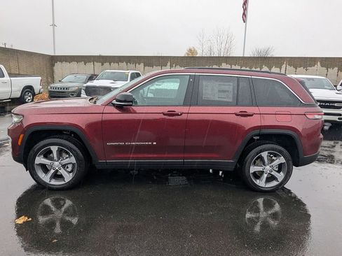 New 2025 Jeep Grand Cherokee Limited w/ Luxury Tech Group II image 3
