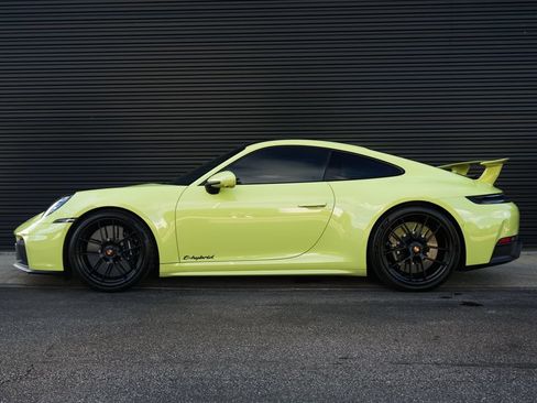 Certified 2025 Porsche 911 Carrera GTS RWD image 2