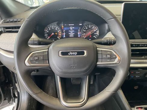 Used 2024 Jeep Compass Latitude AWD/4WD image 17