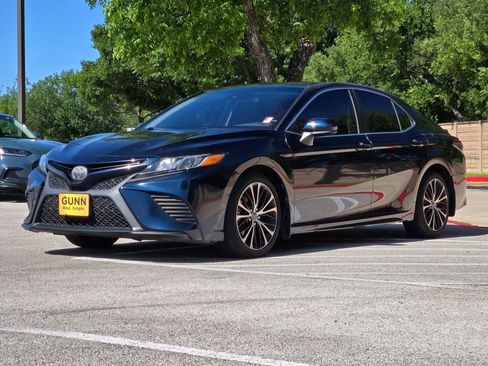 Used 2018 Toyota Camry SE w/ Moonroof Package FWD image 7