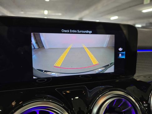 Used 2023 Mercedes-Benz GLB 250 GLB 250 w/ Premium Package image 17