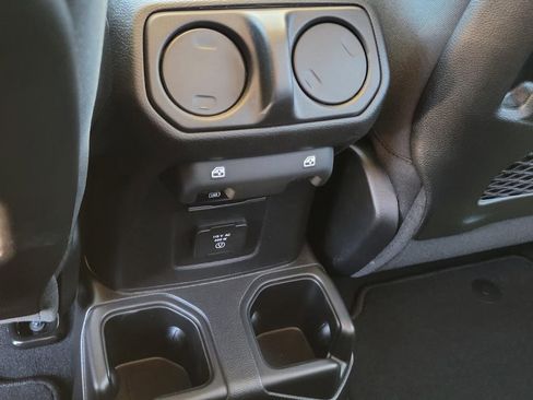 New 2025 Jeep Gladiator Mojave image 15