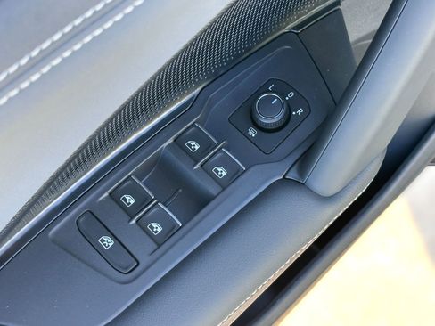 New 2026 Volkswagen Tiguan SE FWD image 12