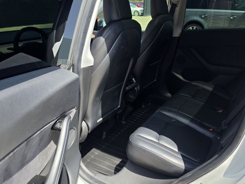 Used 2021 Tesla Model Y Long Range AWD/4WD image 21