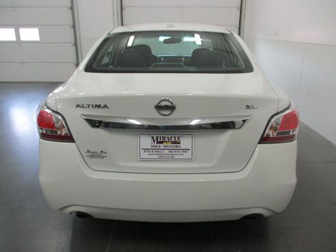 Used 2015 Nissan Altima 2.5 SL w/ Moonroof Package image 5