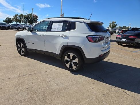 Used 2018 Jeep Compass Latitude image 3