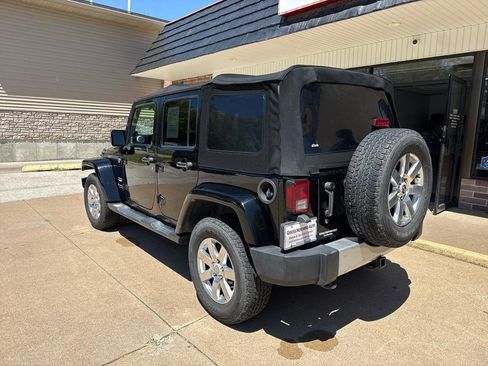 Used 2013 Jeep Wrangler Unlimited Sahara AWD/4WD image 7