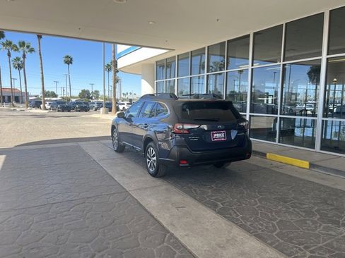 Used 2025 Subaru Outback Premium image 3