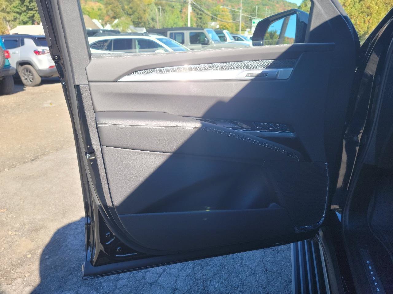 Used 2025 Cadillac Escalade V AWD/4WD image 9
