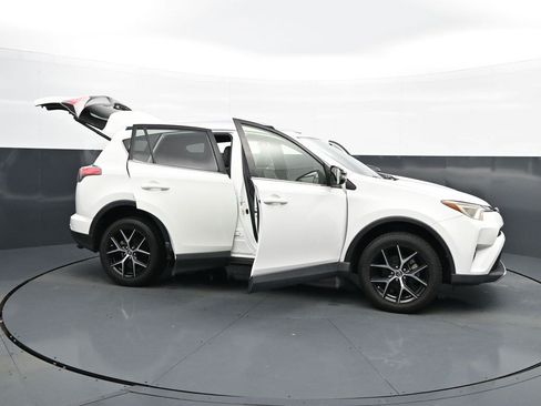 Used 2016 Toyota RAV4 SE FWD image 30