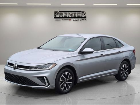 Used 2025 Volkswagen Jetta S image 1