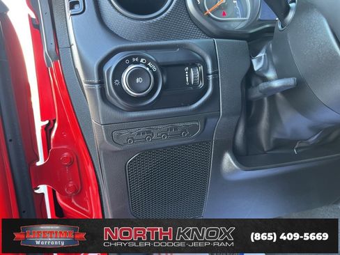 Used 2025 Jeep Wrangler Rubicon image 7