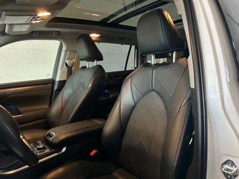 Used 2022 Toyota Highlander Platinum image 13
