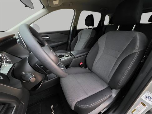 Used 2023 Nissan Rogue SV image 18