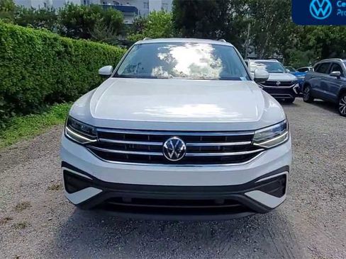Used 2023 Volkswagen Tiguan SE image 3