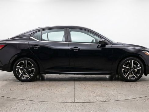 Used 2025 Nissan Sentra SV FWD image 11
