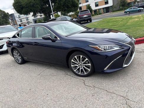 Used 2020 Lexus ES 300h w/ Premium Package FWD image 7