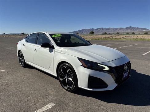 Used 2023 Nissan Altima 2.5 SR image 3