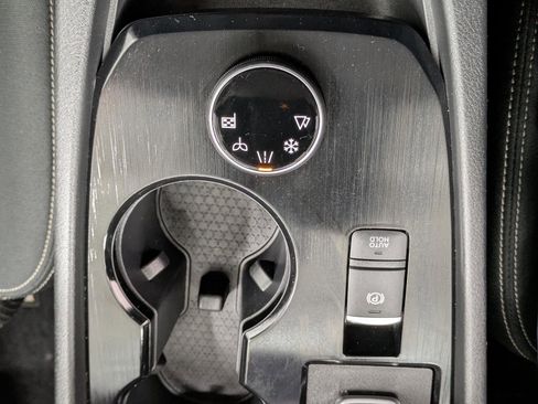 Used 2024 Nissan Rogue SV image 9