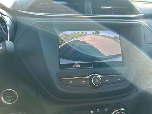 Used 2022 Chevrolet TrailBlazer RS FWD image 9