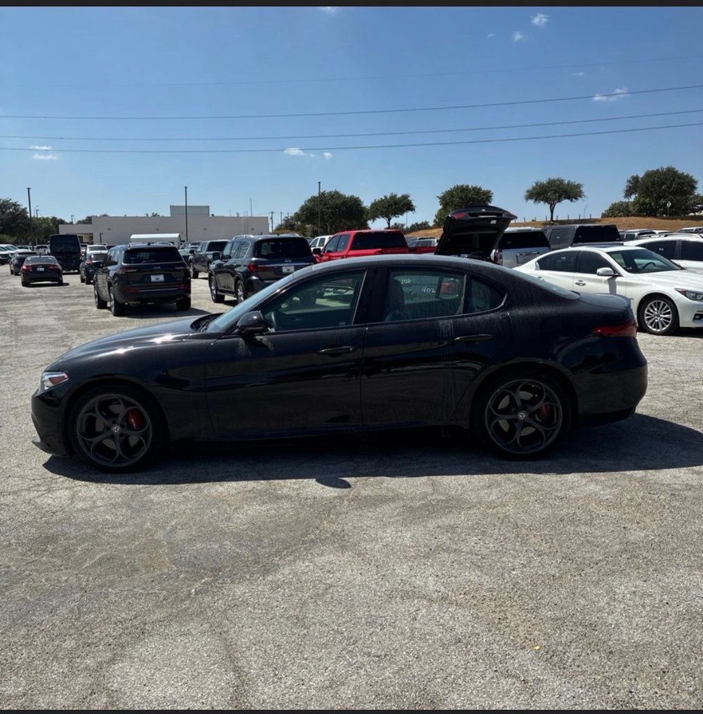 Used 2018 Alfa Romeo Giulia Ti Sport w/ Quick Order Package 22S Sport AWD/4WD image 3