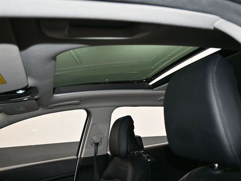 Used 2023 Kia Sportage SX image 11