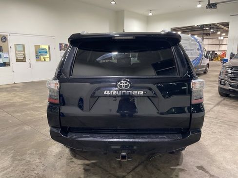 Used 2018 Toyota 4Runner SR5 image 6