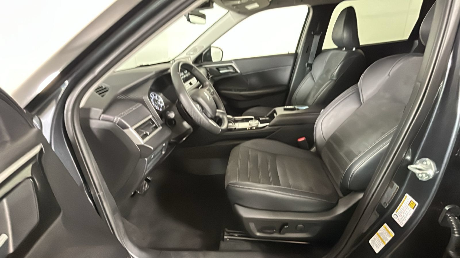 Used 2025 Mitsubishi Outlander SE AWD/4WD image 12