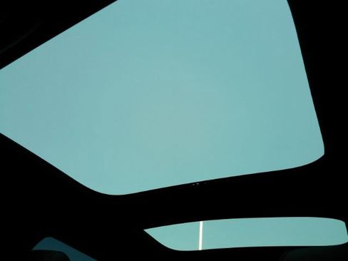 Used 2020 Mercedes-Benz GLB 250 w/ Premium Package image 7