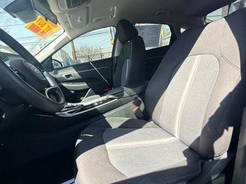 Used 2021 Hyundai Sonata SEL w/ Preferred Accessory Package image 9