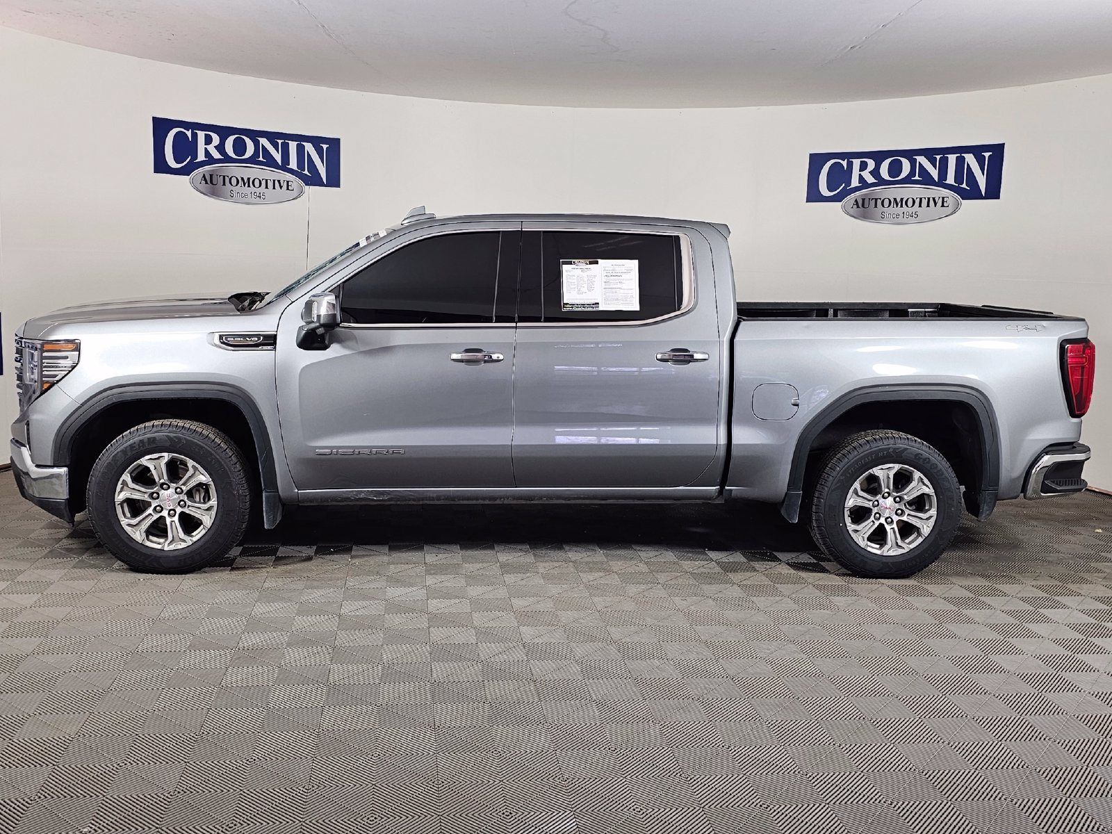 Used 2024 GMC Sierra 1500 SLT AWD/4WD image 2
