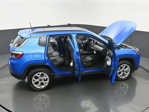 New 2025 Jeep Compass Latitude w/ Sun & Sound Group image 65