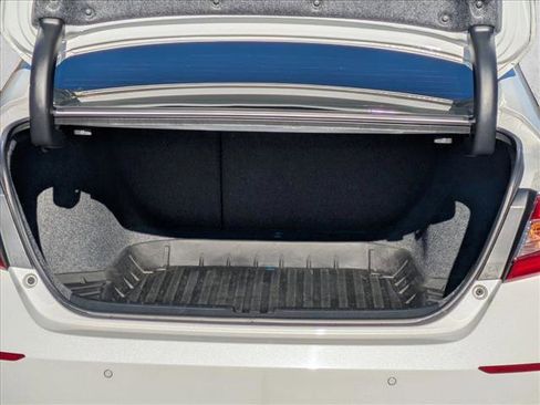 Used 2019 Honda Accord Touring image 6