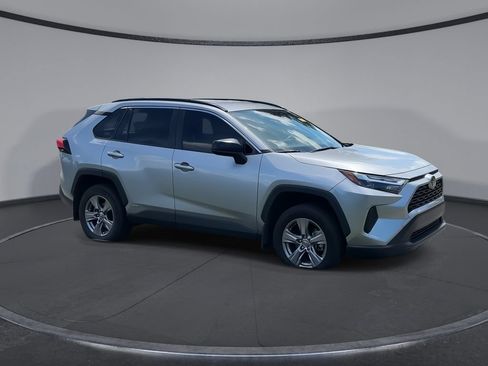 Used 2025 Toyota RAV4 LE AWD/4WD image 2