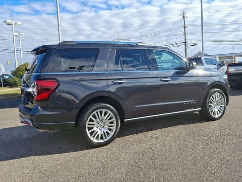 Certified 2024 Ford Expedition Platinum image 11