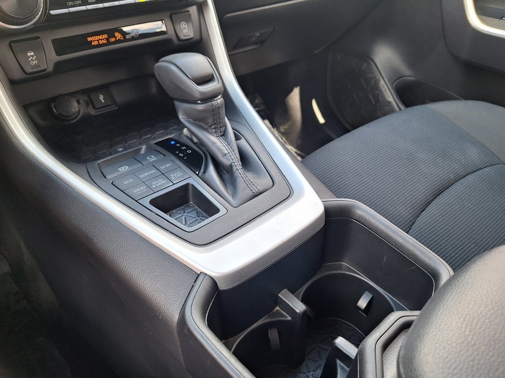 Used 2022 Toyota RAV4 LE w/ Carpet Mat Package (TMS) AWD/4WD image 21