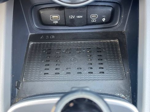 Used 2023 Hyundai Venue Limited w/ Cargo Package FWD image 29