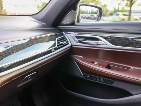 Used 2020 BMW 750i xDrive w/ Executive Package AWD/4WD image 16