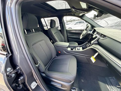 New 2025 Jeep Grand Cherokee Laredo X image 30