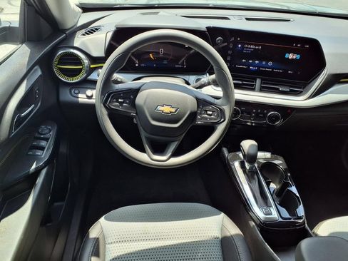 Used 2026 Chevrolet Trax LT FWD image 7