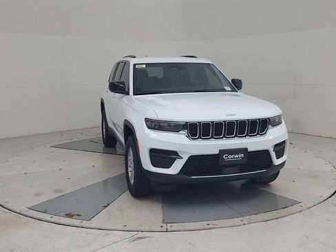 New 2025 Jeep Grand Cherokee Laredo image 4